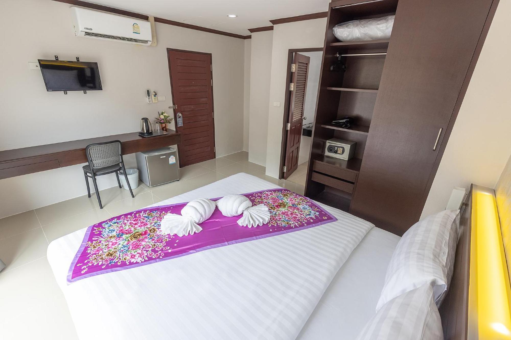 The Chic Patong Hotel Phòng bức ảnh
